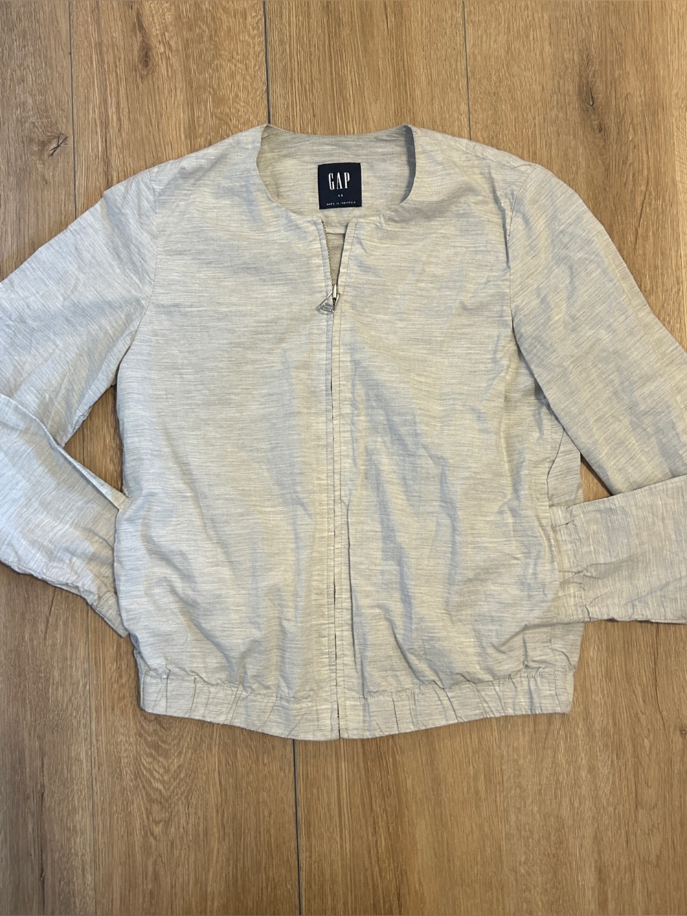 Women’s lightweight zip jacket (GAP)
